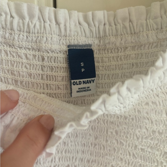 Old Navy Fit & Flare Flutter-Sleeved Smocked Seersucker Mini Dress - Picture 4 of 6